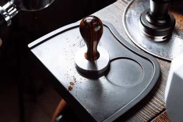 Presse Für Den Kaffeehalter Aus Der Kaffeemaschine — Stockfoto