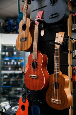 Piyasada Satmak İçin 4 telli Ukulele Gitarı