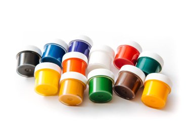 Kapalı kavanozlar ve farklı renkte kebaplar. Hobi çizimi. Çizim yapmayı öğreniyorum. Gouache boyaları. Çocukların yaratıcılığı.