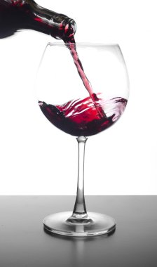 şarap üzerine beyaz izole