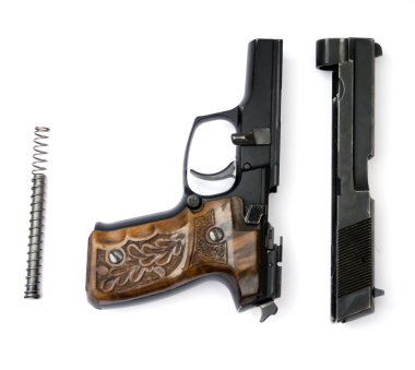 beyaz zemin üzerinde silah