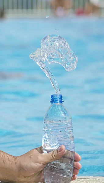 Botella de agua salpicadura —  Fotos de Stock