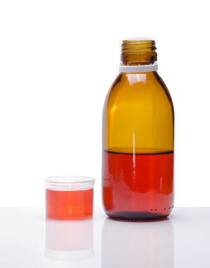 öksürük şurubu üzerine beyaz izole