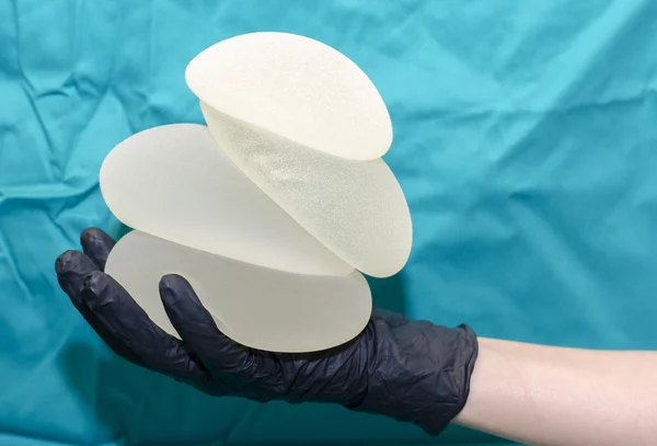 Implantes mamários de silicone — Fotografia de Stock