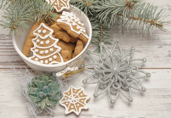 Yeni yıl Gingerbread çerezleri kompozisyon süslemeleri — Stok fotoğraf