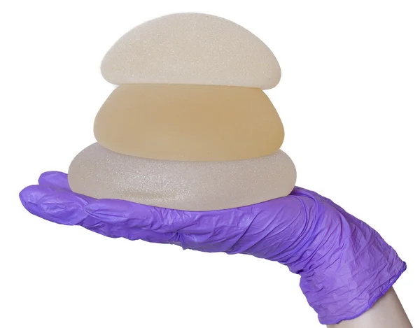 Implants mammaires en silicone. Infirmière tenant des implants. Docteur tenant des implants. Chirurgie plastique Image En Vente