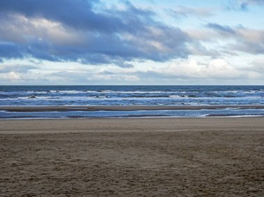 Hollanda, Noordwijk 'te kumsal ve hafif dalgalar