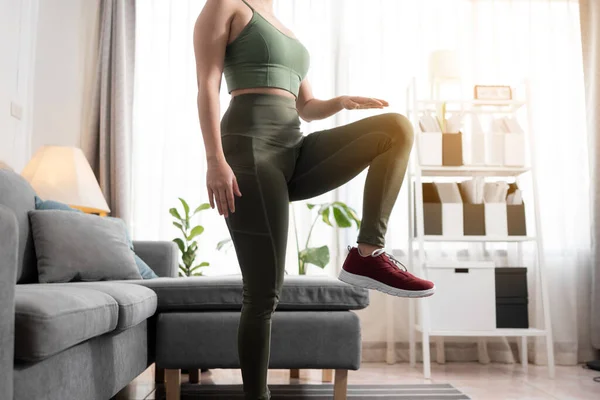 Fitness Frauen Aus Nächster Nähe Dehnen Bein Vor Dem Training — Stockfoto