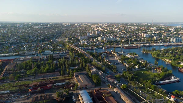 Légi Felvétel Kherson Városról Egy Hajógyár Dnyeper Folyó Partján Ahol Jogdíjmentes Stock Fotók