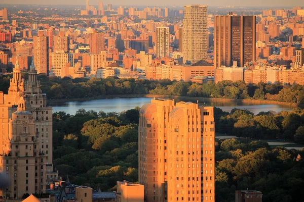 Central Park Embalse Edificios Hormigón Atardecer —  Fotos de Stock