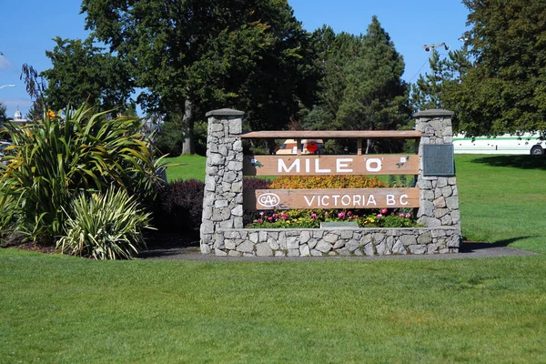 Victoria, British Columbia 'da 1. Otoyol' un başlangıcı.