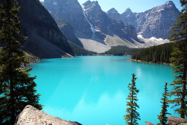 Concentre Água Azul Turquesa Lago Moraine Parque Nacional Banff Canadá — Fotografia de Stock