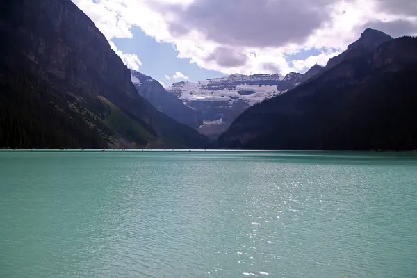Água Azul Turquesa Espetacular Lago Louise Parque Nacional Banff Canadá — Fotografia de Stock