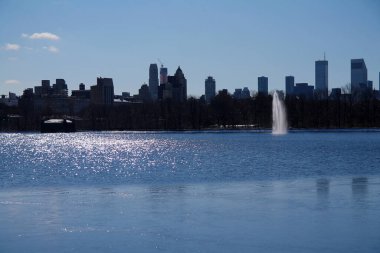 New York 'taki fıskiyeli muhteşem Central Park rezervuarı.