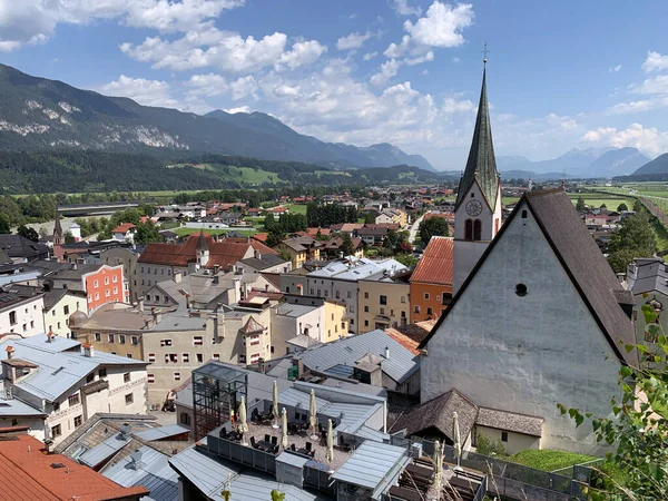 オーストリアの城の上からガラスの村ラッテンベルク — ストック写真
