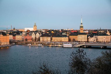Stockholm 'ün Eski Şehir Mimari İskelesi' nin manzarası. Gamla Stan