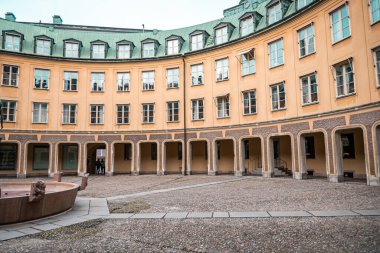 Gamla Stan, Stockholm, İsveç sokaklarındaki eski evlerin cepheleri.