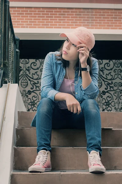 Woman wearing a cap — ストック写真