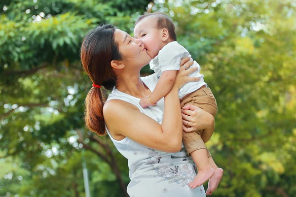 Famiglia asiatica — Foto Stock