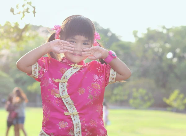 Asiatisches Mädchen — Stockfoto