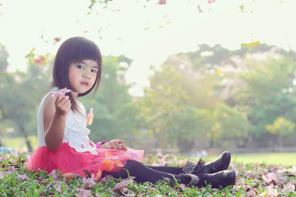 Asiatisches Mädchen — Stockfoto