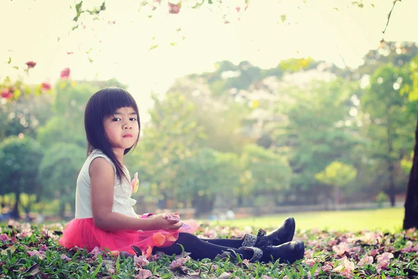 Asiatisches Mädchen — Stockfoto