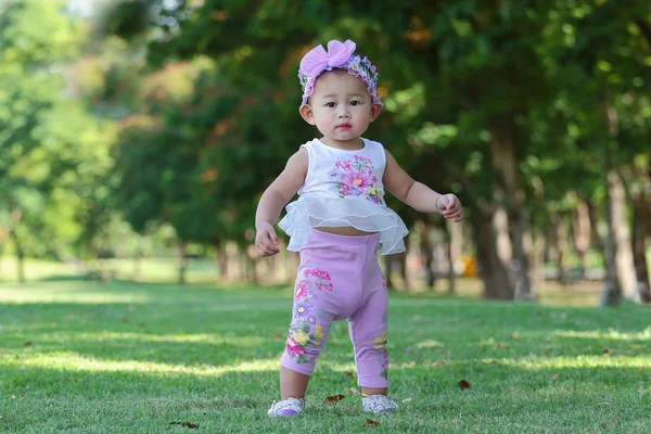 Kleine asiatische Mädchen — Stockfoto