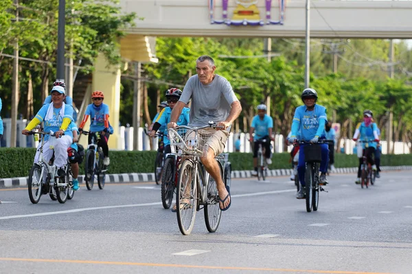 ママの自転車 — ストック写真