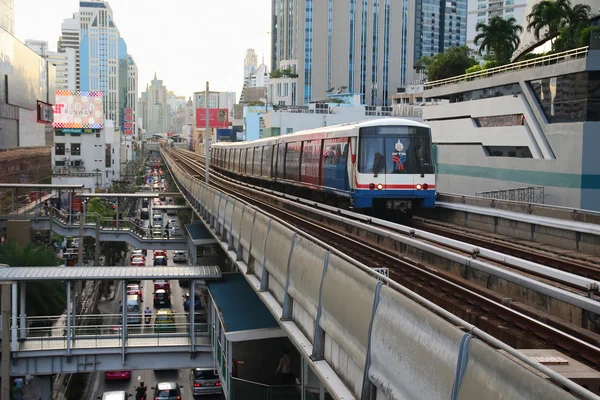 Sky train — Stock Photo, Image