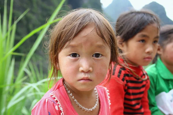 もん族の子供たち — ストック写真