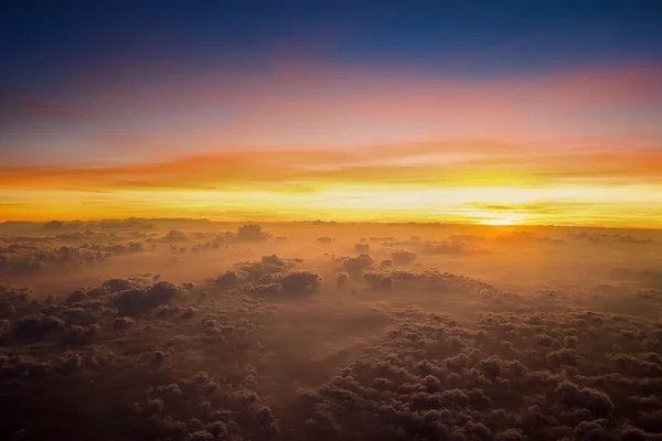 Vista do nascer do sol no avião — Fotografia de Stock