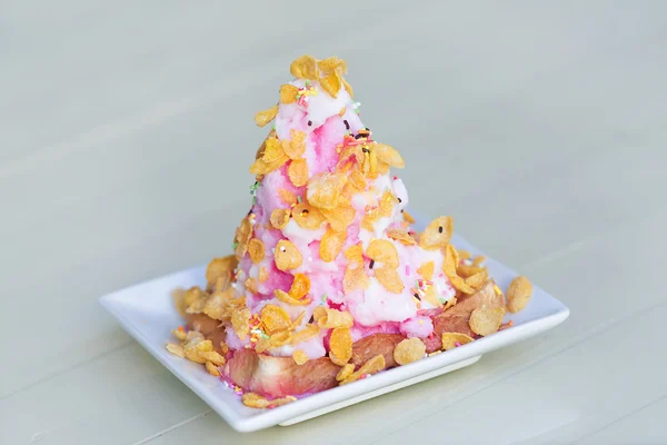 Cool bread volcano — Stock Photo, Image