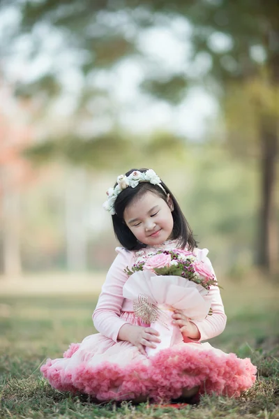 A girl and blurred background — Stock Photo, Image