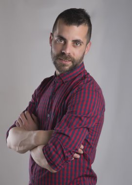 Chico con camisa de cuadros