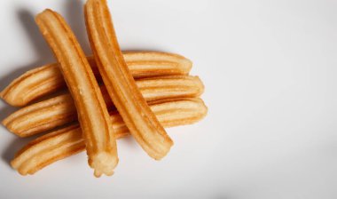 Metin için kopyalama alanı olan beyaz arkaplan üzerinde çeşitli churros