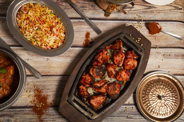 Varietà Cibo Indiano Curry Con Pollo Tandoori Riso Basmati — Foto Stock