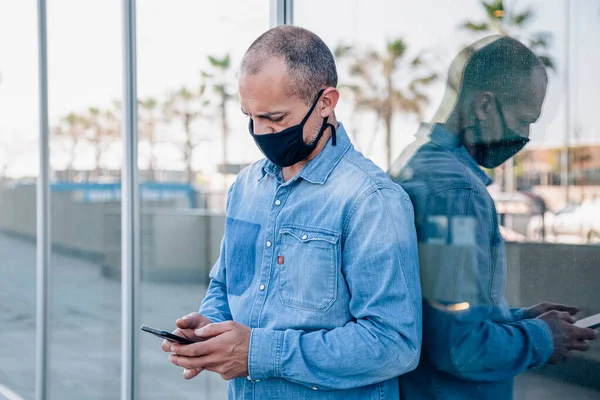 Middle Aged Latino Man Mask Consults Smartphone — Stock Photo, Image