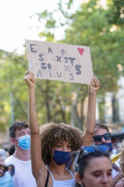 Barselona, İspanya; Temmuz-22-2021: Igtbifobik şiddete karşı gösteri