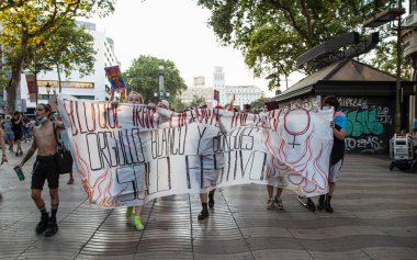 Barselona, İspanya; Temmuz-22-2021: Igtbifobik şiddete karşı gösteri