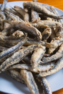 Kızarmış balığa yakın çekim