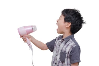 çocuk beyaz bitti izole saç kurutma makinesi ile