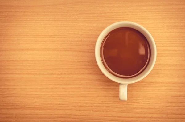 Xícara de café na mesa de madeira — Fotografia de Stock