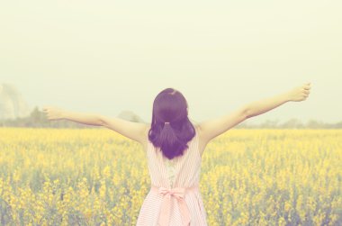 kadın vintage filtre çiçek alanı