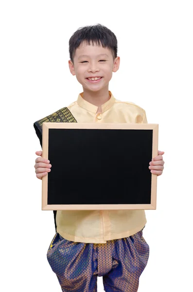 Kara tahta ile gülümseyen genç Tay çocuk — Stok fotoğraf