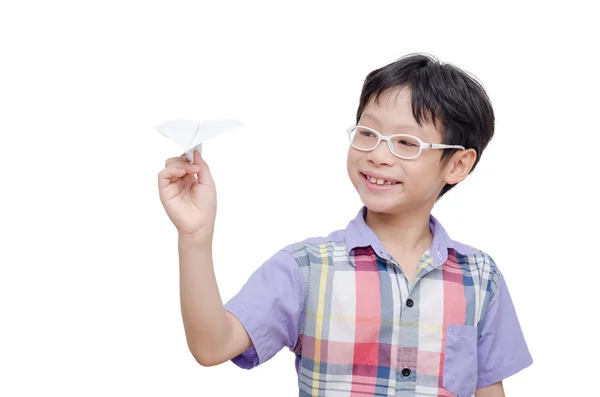 紙飛行機で遊ぶ少年は — ストック写真