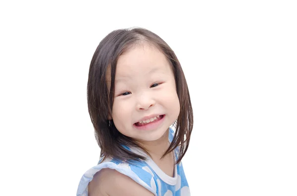 Menina sorri para câmera sobre fundo branco — Fotografia de Stock