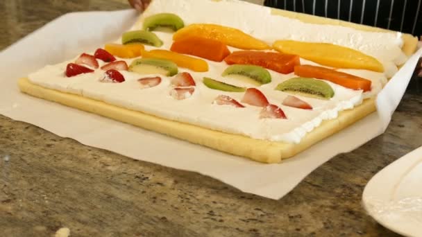 Baker rouler rouleau de fruits — Video