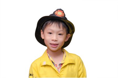 itfaiyeci üniforması içinde küçük çocuk