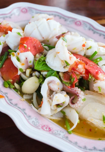 Salade thaïlandaise de fruits de mer épicés — Photo