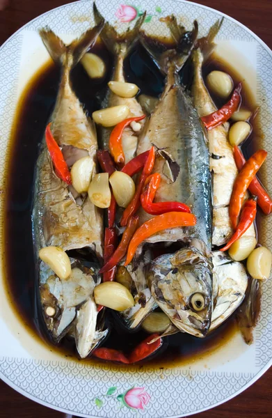 Ikan rebus dalam sup asin. — Stok Foto